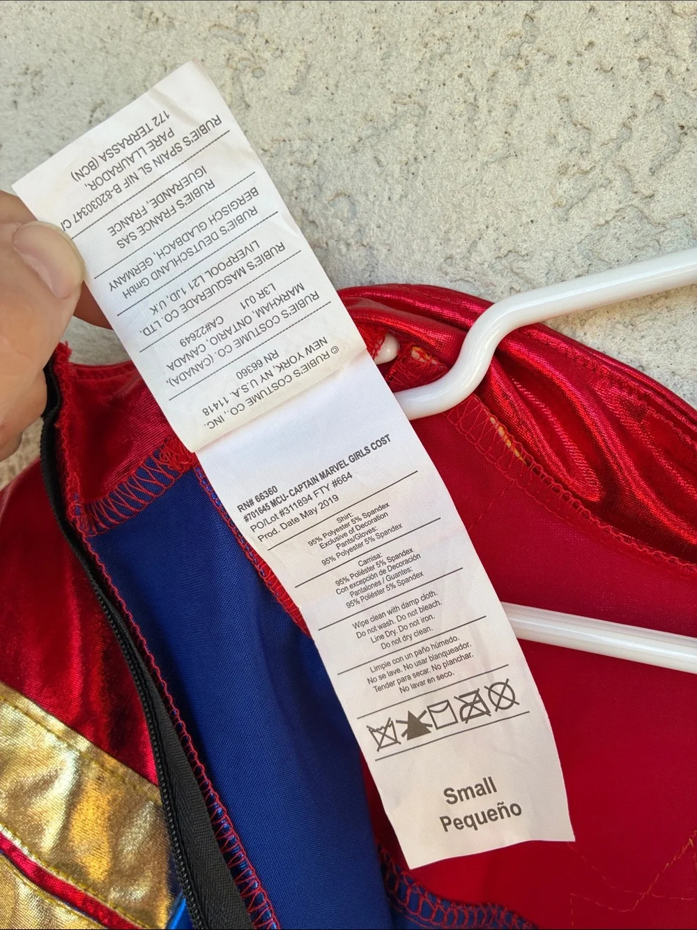 Captain Marvel girl’s costume by Rubies   Girl’s size small